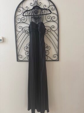 Elegant Black Halter Maxi Dress with Ruched Bodice